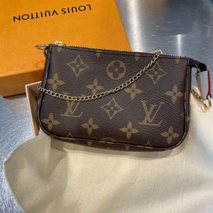 Louis vuitton monogram mini pochette